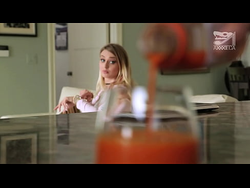 ❤️ Ragazza calda cù tette grandi è figa stretta riceve u cazzo da u perdente, ma assai duru ❤ Porno à noi