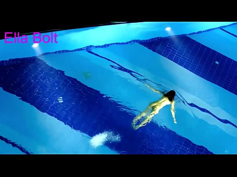 ❤️ Ùn possu micca piantà di fighjulà, ghjovana bionda catturata nuda in piscina ELLA BOLT ❤ Porno à noi