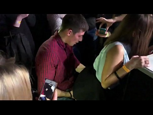 ❤️ Sessu reale in una discoteca russa. Una ragazza russa di 18 anni in l'anu è a vagina scopata in una discoteca ❤ Porno à noi