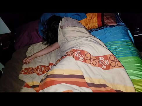 ❤️ Stepson rimprovera a so ghjovana matrigna mentre dorme. ❤ Porno à noi