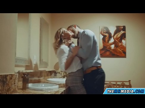 ❤️ Quandu una bionda tettona ti seduce in un bagnu publicu ❤ Porno à noi